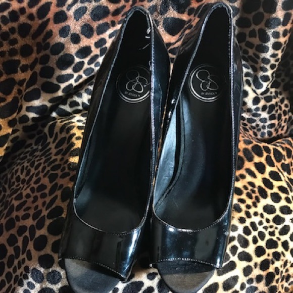black patent leather peep toe w/ platform. - Picture 3 of 3